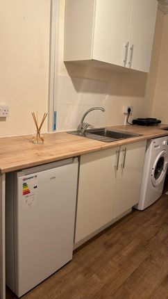 Flat to rent in Wadhurst Avenue, Luton