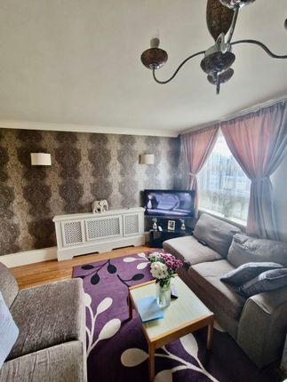Thumbnail Flat to rent in Queens Road West, London