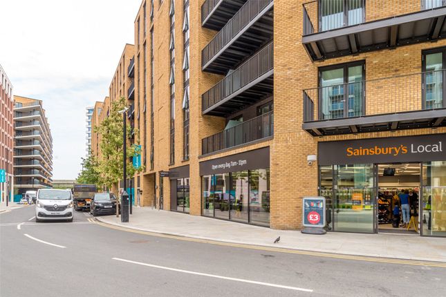 Flat for sale in Liner House, Royal Wharf, Royal Docks