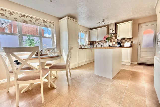 2, Huntsman Close, Coseley photo 5