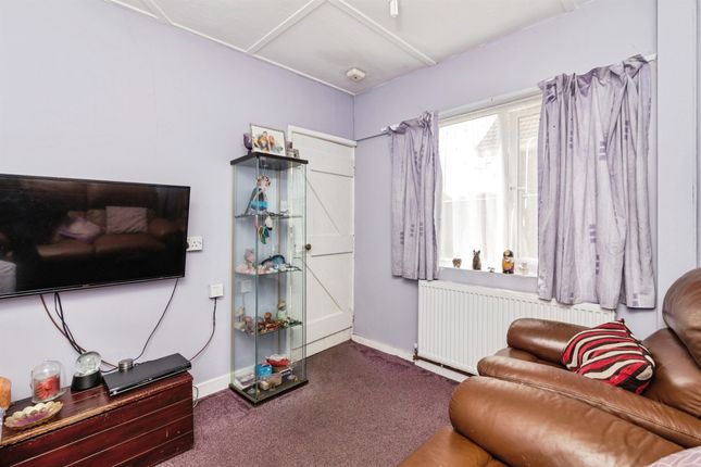 9, Willow Road, Lowestoft photo 2