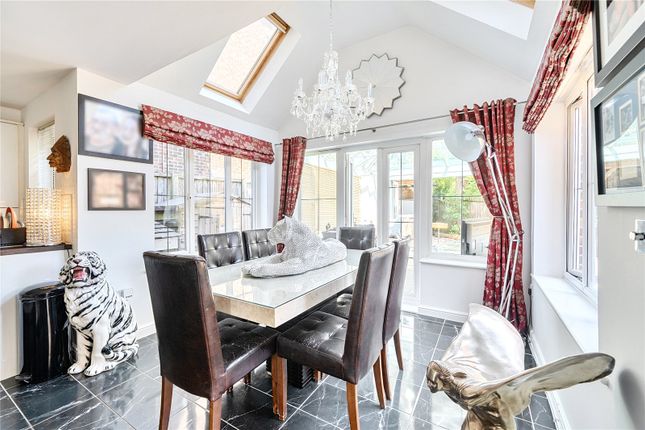 2, Woodland Drive, Leeds photo 4