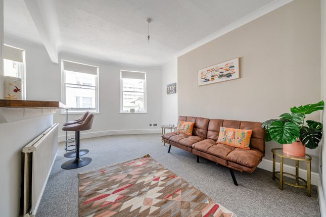 Second Floor Flat, 6, Waterloo Street, East Sussex photo 3
