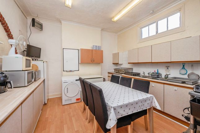 31, Victoria Road, Great Yarmouth photo 4
