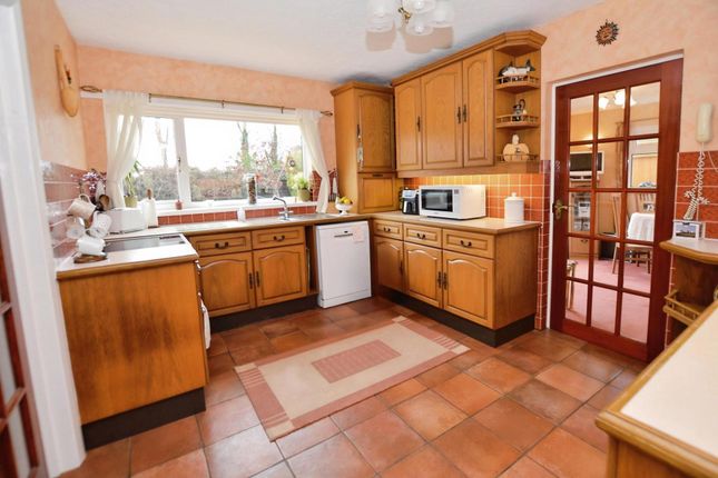 6, St Margarets Close, Torquay photo 4