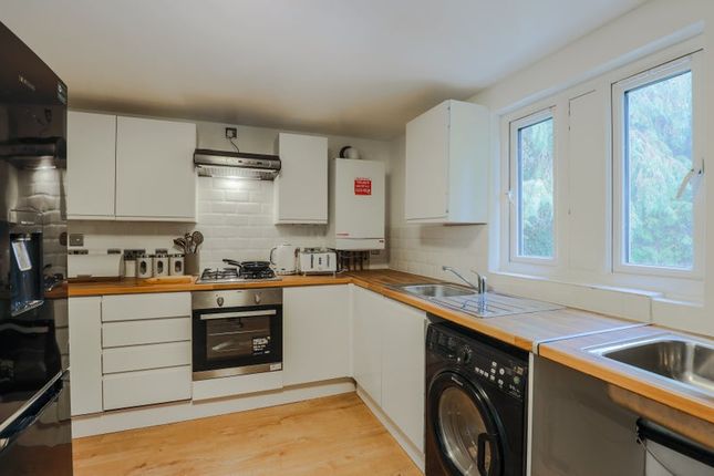 49B, Buckingham Road, London photo 4