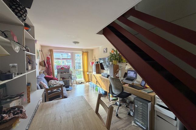 14, Tiptree Close, London photo 3