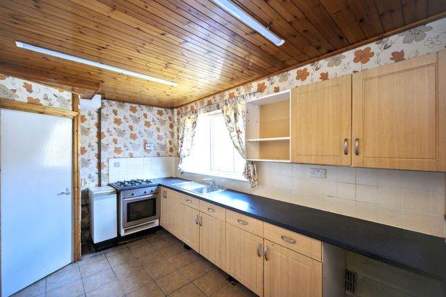 84 Park Road, Wigan photo 4