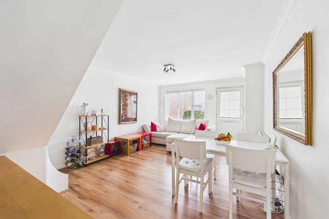 51 Littlewood, High Wycombe photo 3
