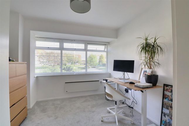 36, Greystone Avenue, Worthing photo 4
