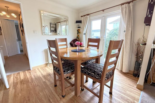 27 The Crescent, Allington Gardens, Allington photo 4