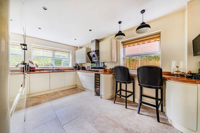 36, Watermead, Swindon photo 2