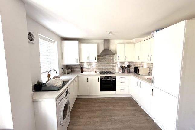 35, Harvey Avenue, Chippenham photo 3