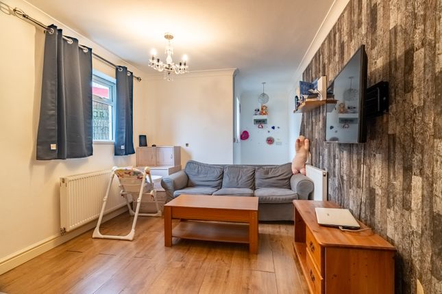 Flat for sale in Springfield Road, St. Albans, Hertfordshire