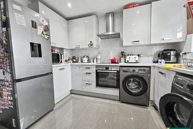 8, Greenhouse Close, Northampton photo 2