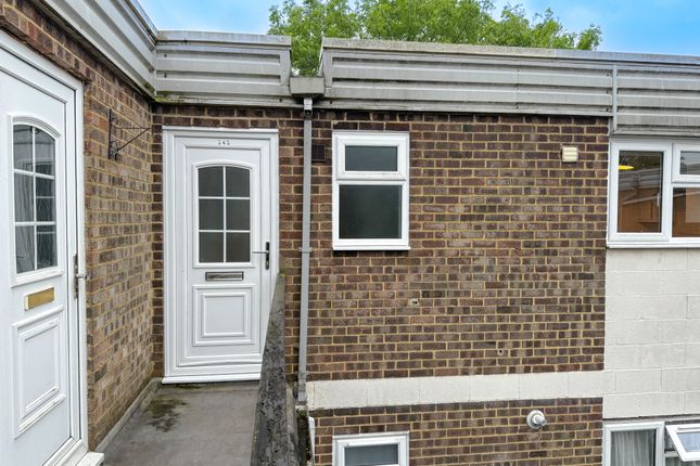 Thumbnail Flat to rent in Bredhurst Road, Gillingham, Kent