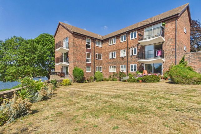 32, Hillrise, Surrey photo 3