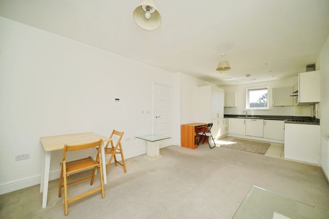 12, Fairlands Court, Hounslow photo 4