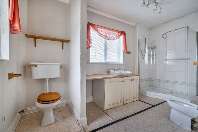 6, Conway Crescent, Devon photo 3