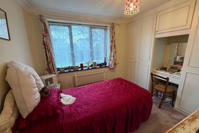 Flat 16, Sovereign Court, Bromley photo 4