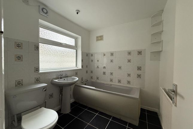 52, The City, Swadlincote photo 5
