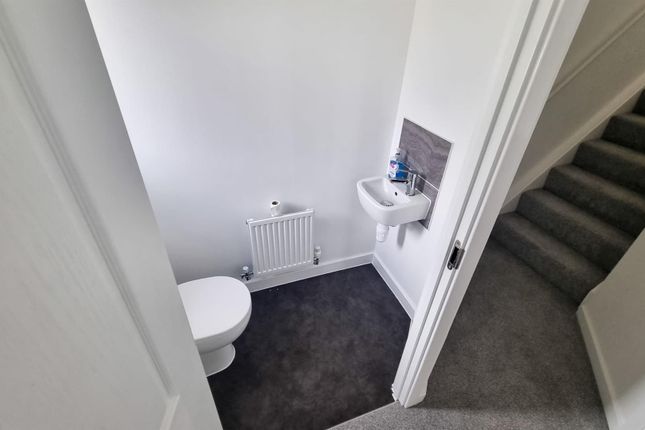 11, Tasker Way, Haverfordwest photo 5