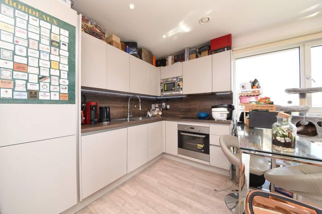 Woodlark apartment ,Damsel Walk, Hendon photo 5