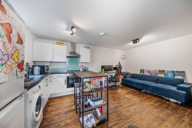 Thumbnail Flat to rent in Clarence Road, London