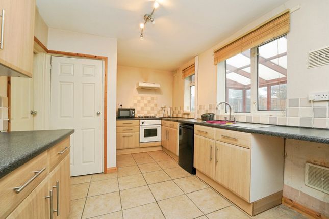 16, May Avenue, Worcestershire photo 4