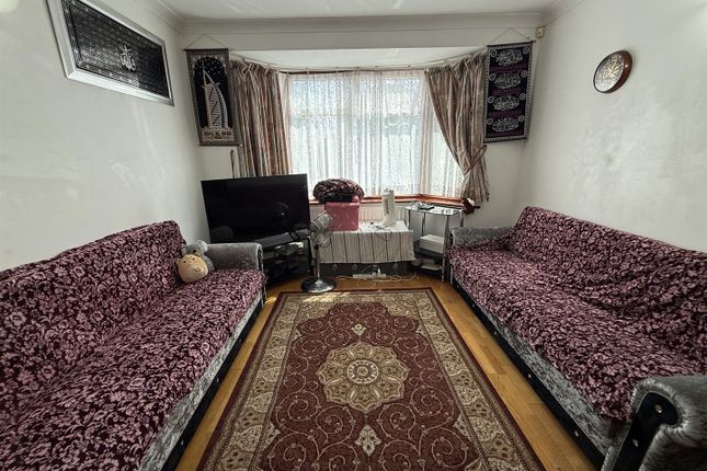17, Kingsley Avenue, Southall photo 2