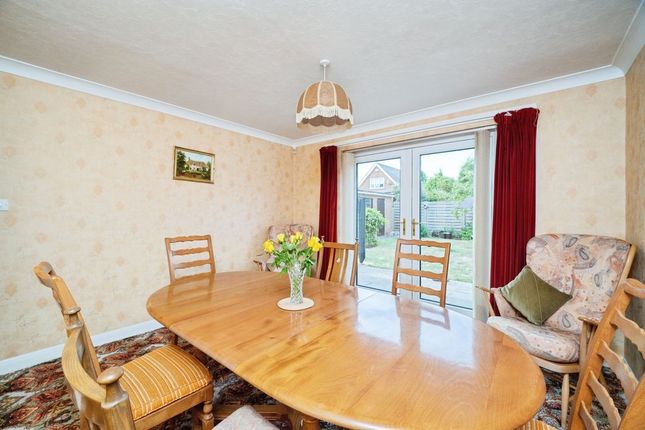 8, Cambrian Way, Holton-Le-Clay photo 4