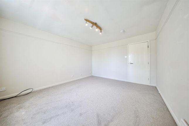 6, Bermondsey Drive, Hull photo 2