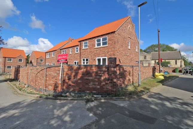 Thumbnail Town house for sale in Off Vicars Walk, Crowle, Scunthorpe