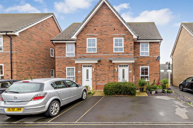 Thumbnail Town house for sale in Town End Drive, Doncaster