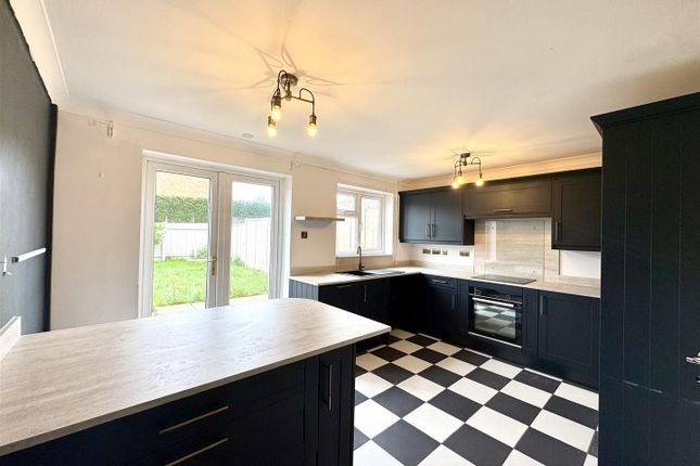 Laburnam Way, Chepstow photo 4