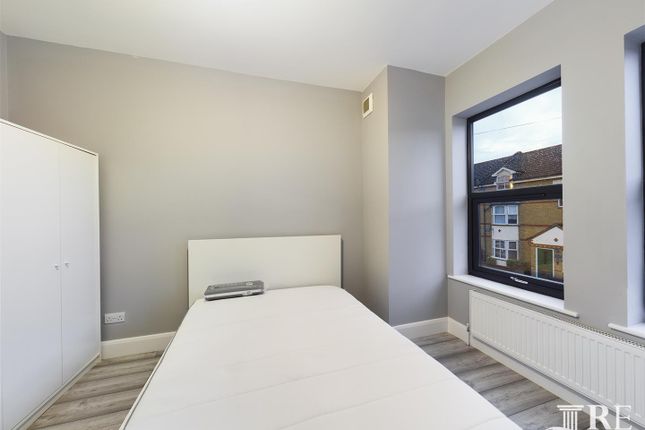 Room 3, F/F Flat 36, Beaconsfield Road, London photo 3