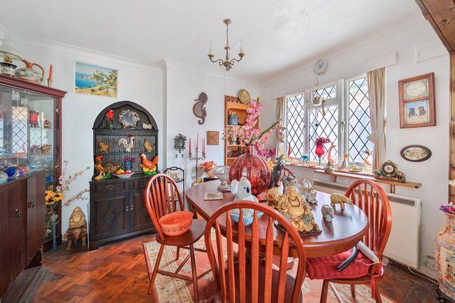 47, Woodham Park Road, Addlestone photo 3