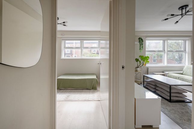 2 Cervantes Court, London photo 3