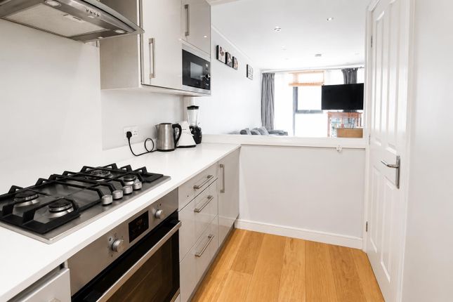 Flat 10, Peake Court, Wallington photo 3