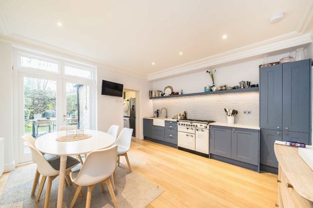 127, Ravenslea Road, London photo 3