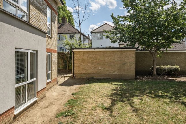 1, Flat 11, Hadleigh Grove, Coulsdon photo 4