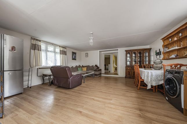 Stanwell Road, Horton Village photo 5