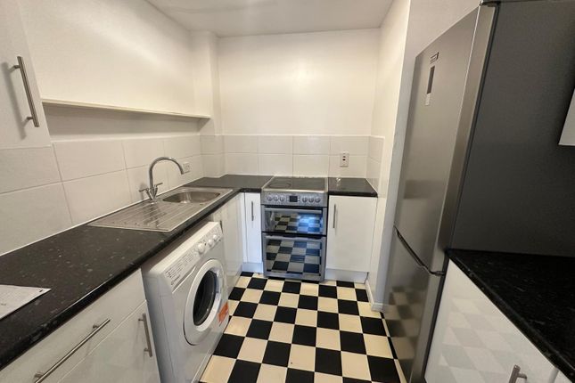 Flat to rent in Forest Road, Walthamstow