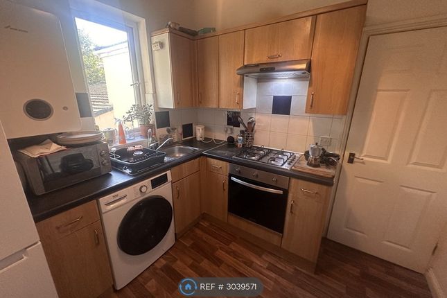 Flat   Bath Road, The Three Lamps, Bristol photo 4