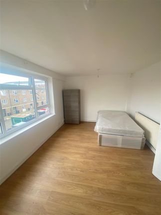 Thumbnail Room to rent in Overbury Street, London