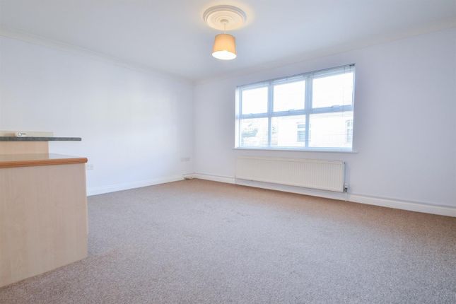 Flat 3, Kyneton Lodge, 61 Lower Street, Pulborough photo 5
