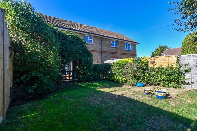 Skylark Way Kingsnorth, Ashford photo 2