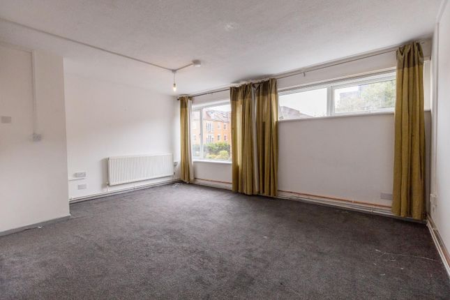 27, Cliftonville Court, NORTHAMPTON photo 2