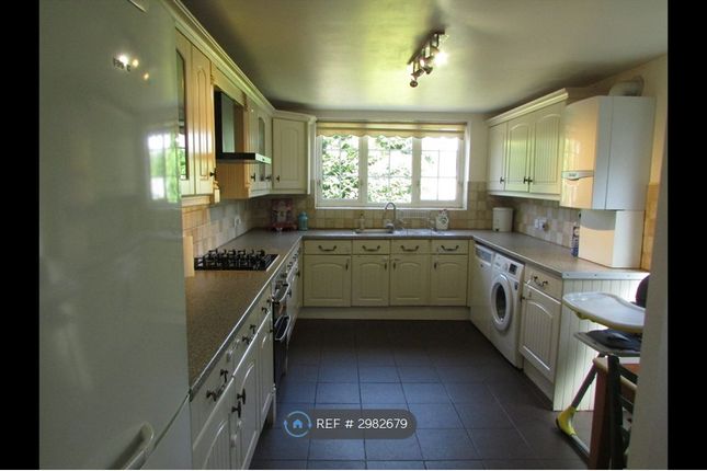 Crombie Close, Gants Hill, London photo 5