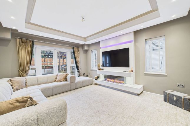 12, Brent Knowle Gardens, Leicester photo 4